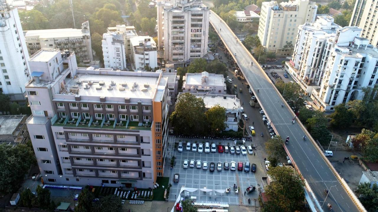 Apricot Hotel , Ahmedabad Exteriör bild