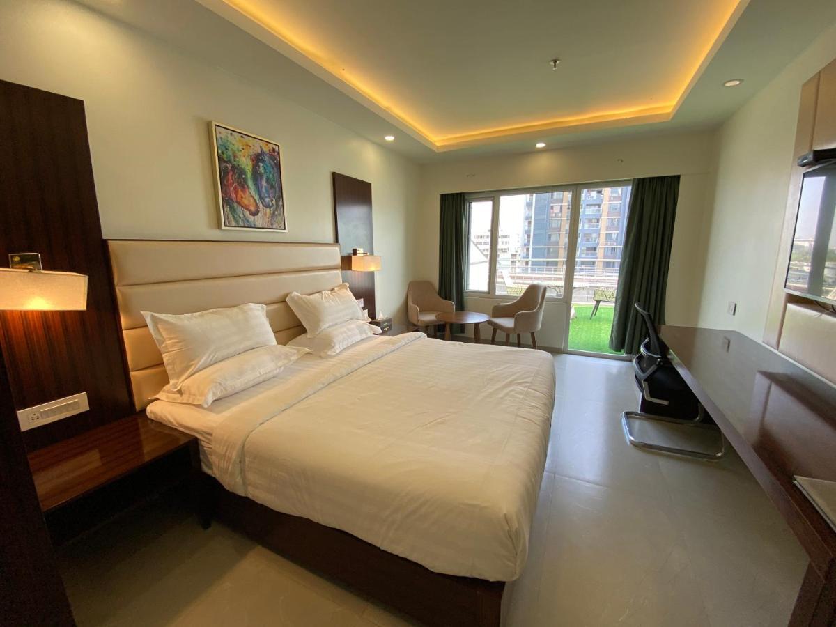 Apricot Hotel , Ahmedabad Exteriör bild