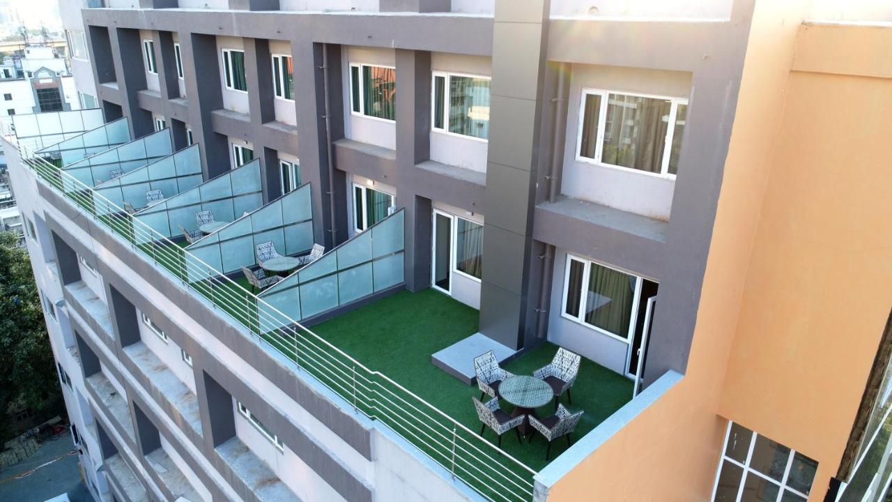 Apricot Hotel , Ahmedabad Exteriör bild