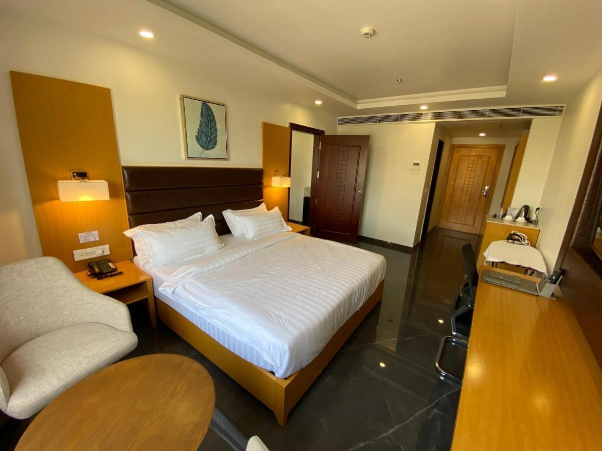 Apricot Hotel , Ahmedabad Exteriör bild