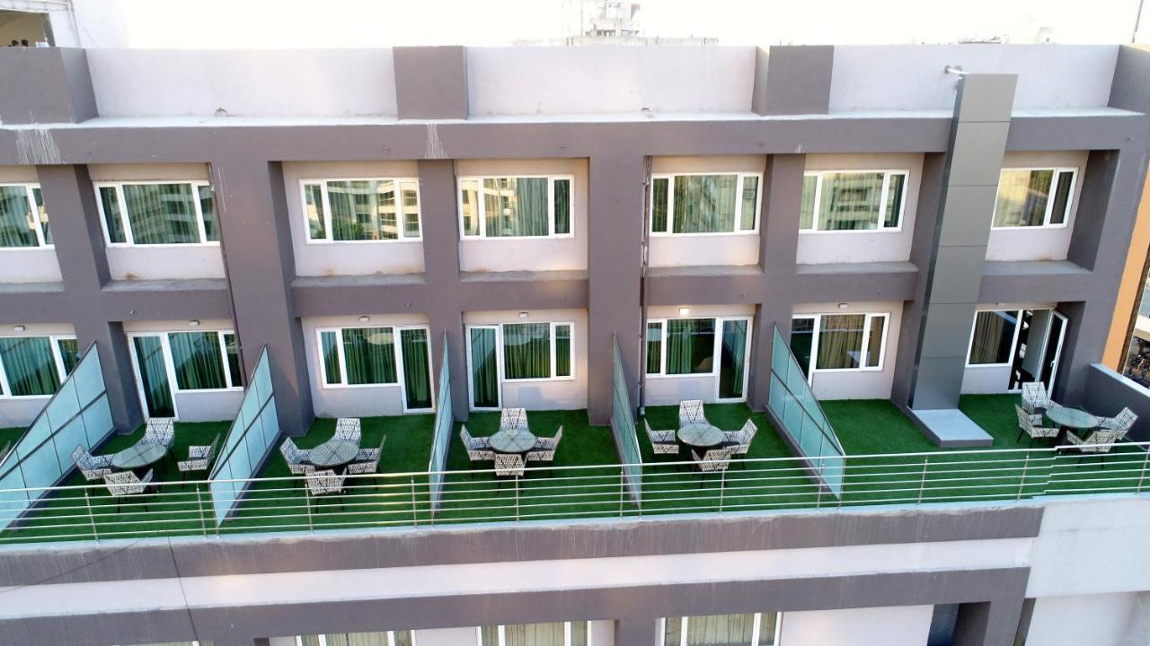 Apricot Hotel , Ahmedabad Exteriör bild