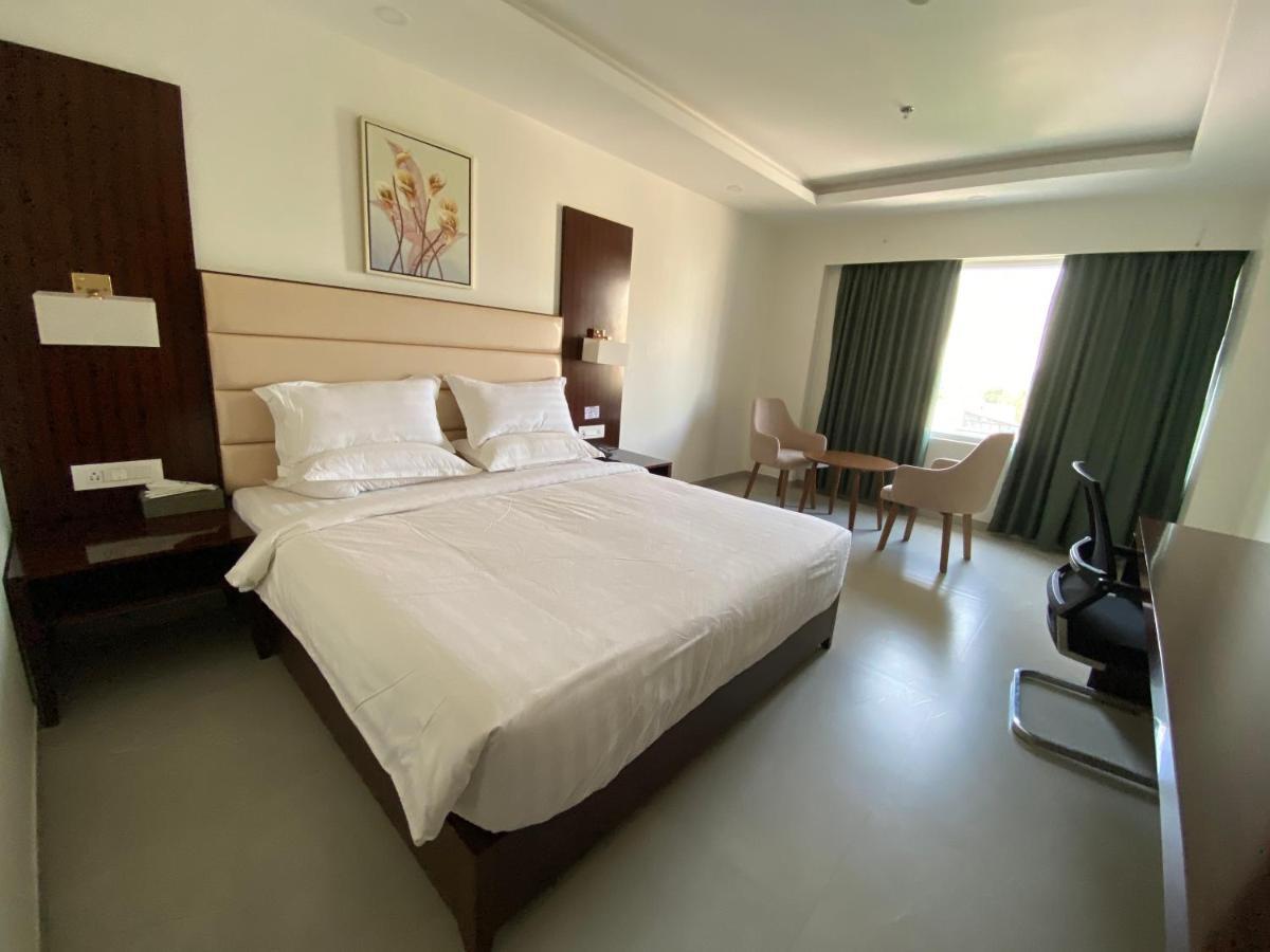 Apricot Hotel , Ahmedabad Exteriör bild