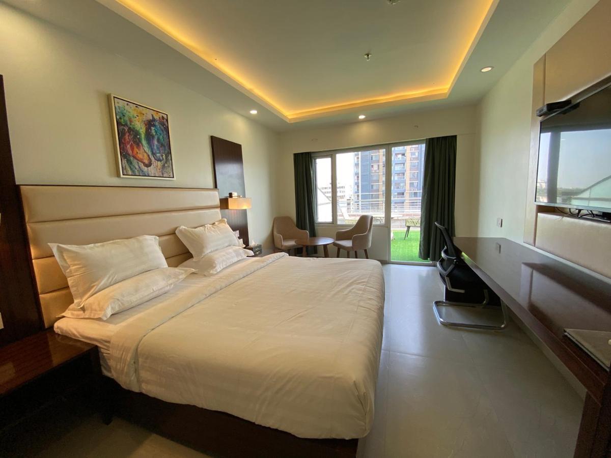 Apricot Hotel , Ahmedabad Exteriör bild