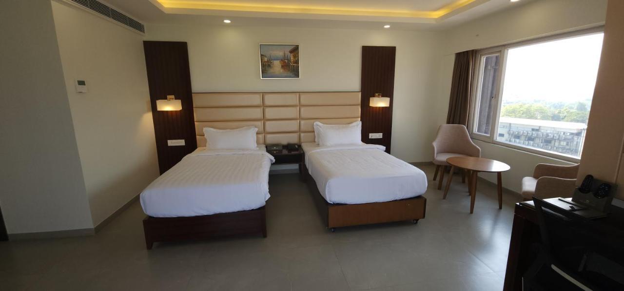 Apricot Hotel , Ahmedabad Exteriör bild
