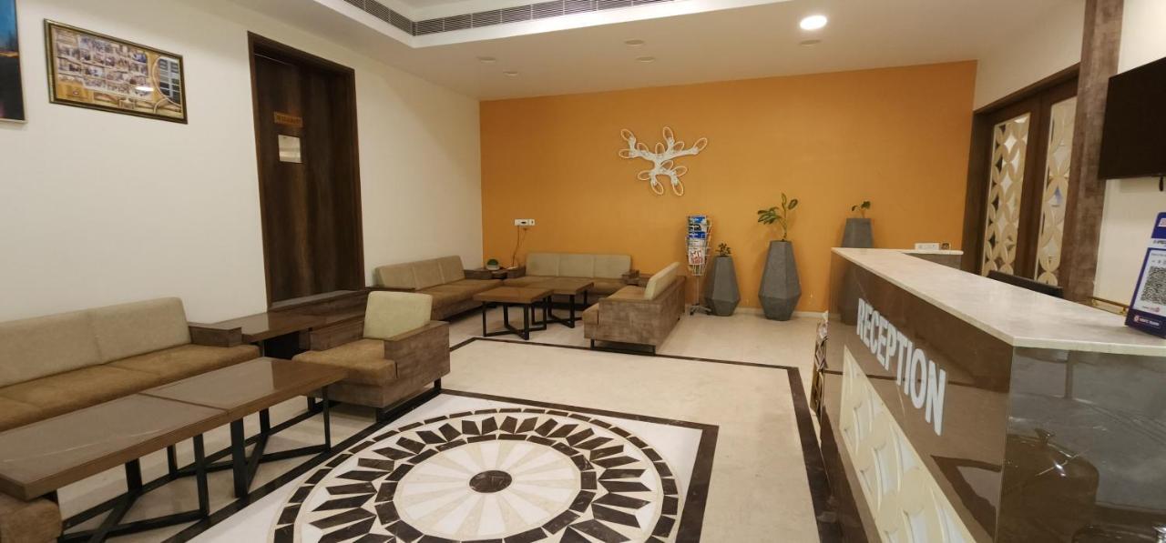 Apricot Hotel , Ahmedabad Exteriör bild