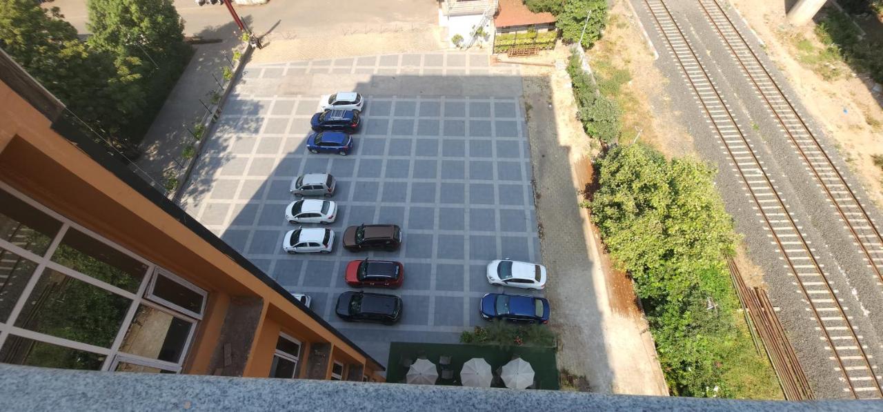 Apricot Hotel , Ahmedabad Exteriör bild