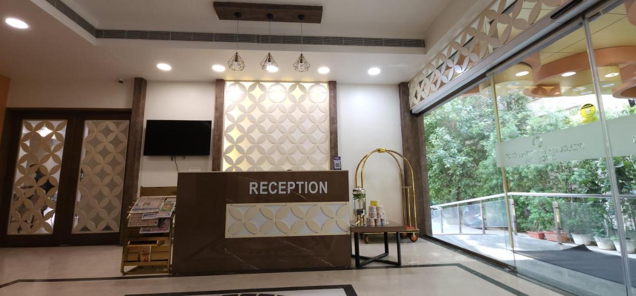 Apricot Hotel , Ahmedabad Exteriör bild